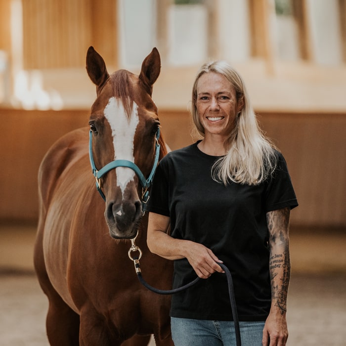 Jessica-Jakob-pferdbewusst-Pferdephysiotherapeutin-Pferdetrainerin-Reitlehrerin-Pferdeosteopathin-Reitunterricht-Pferdetherapie-Waiblingen-Fellbach-Rems-Murr-Kreis-Stuttgart-Baden-Württemberg-3