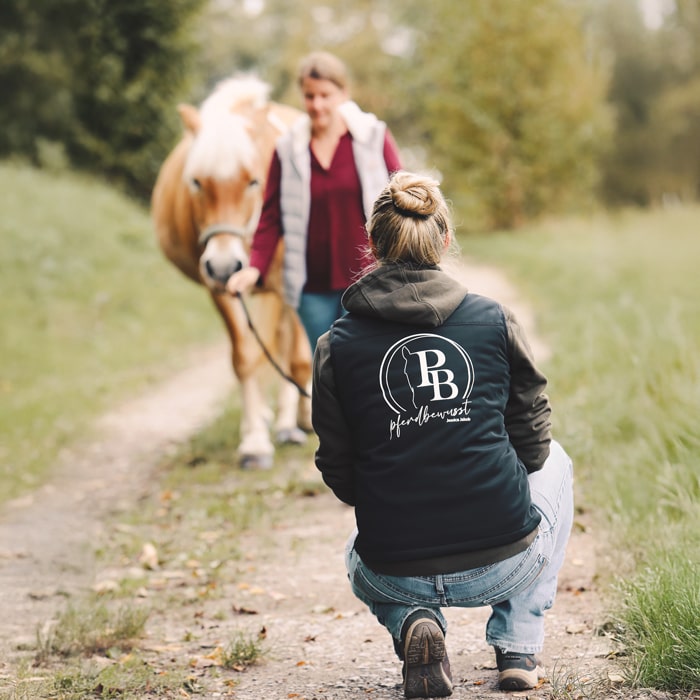 Jessica-Jakob-pferdbewusst-Pferdephysiotherapeutin-Pferdetrainerin-Reitlehrerin-Pferdeosteopathin-Reitunterricht-Pferdetherapie-Waiblingen-Fellbach-Rems-Murr-Kreis-Stuttgart-Baden-Württemberg-4